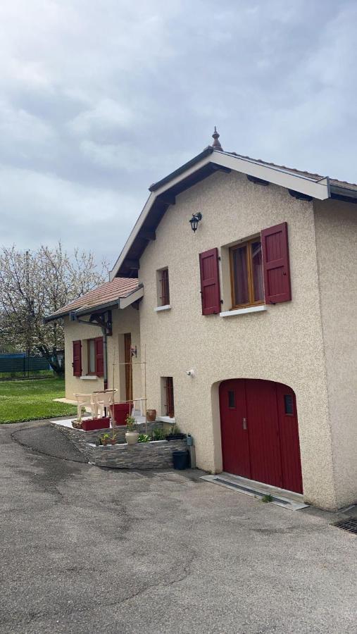 Au Gres Du Vent Apartment Ruy-Montceau Exterior photo